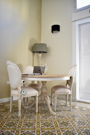 Dining - Grand Arcanum apartment (L-Isla)
