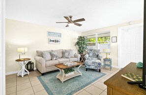 Living area - Sun Baker II South Tropical style meets beachside convenience (Holmes Beach)