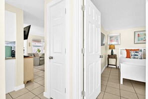 Iron/ironing board, free WiFi, bed sheets - Sun Baker II North with generous outdoor space (HOLMES BEACH)