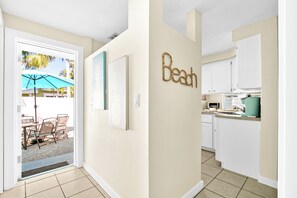 Dining - Sun Baker II North with generous outdoor space (HOLMES BEACH)