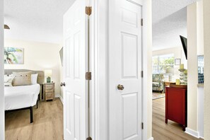 Iron/ironing board, free WiFi, bed sheets - Sunbaker I North · 3-Min Walk · Family Legacy (Homes Beach)