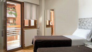 Basic Triple Room, Balcony, City View