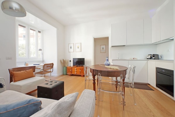 TV - Delightful flat near San Giovanni (Roma)