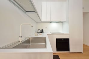Fridge, stovetop, dishwasher, toaster - Delightful flat near San Giovanni (Roma)