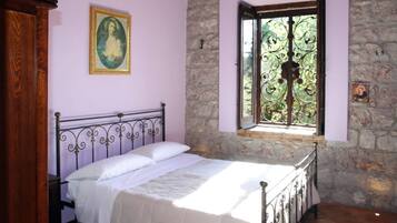 4 Schlafzimmer, Zimmersafe, Bügeleisen/Bügelbrett, Reisekinderbett