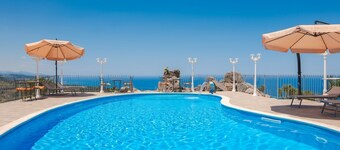 Villa Caterina is situated on a rock and surrounded by extensive countryside. Wooden ceilings, stone walls and antique Sicilian decorations define the character of this impressive villa.The villa consists of a large living room with a fireplace, a spacio