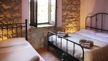 4 Schlafzimmer, Zimmersafe, Bügeleisen/Bügelbrett, Reisekinderbett