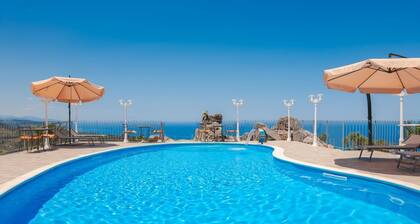 Villa Caterina is situated on a rock and surrounded by extensive countryside. Wooden ceilings, stone walls and antique Sicilian decorations define the character of this impressive villa.The villa consists of a large living room with a fireplace, a spacio