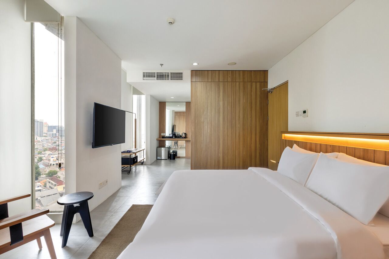 Executive Suite | Desk, free WiFi