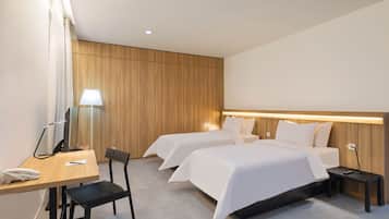 Suite | Desk, free WiFi