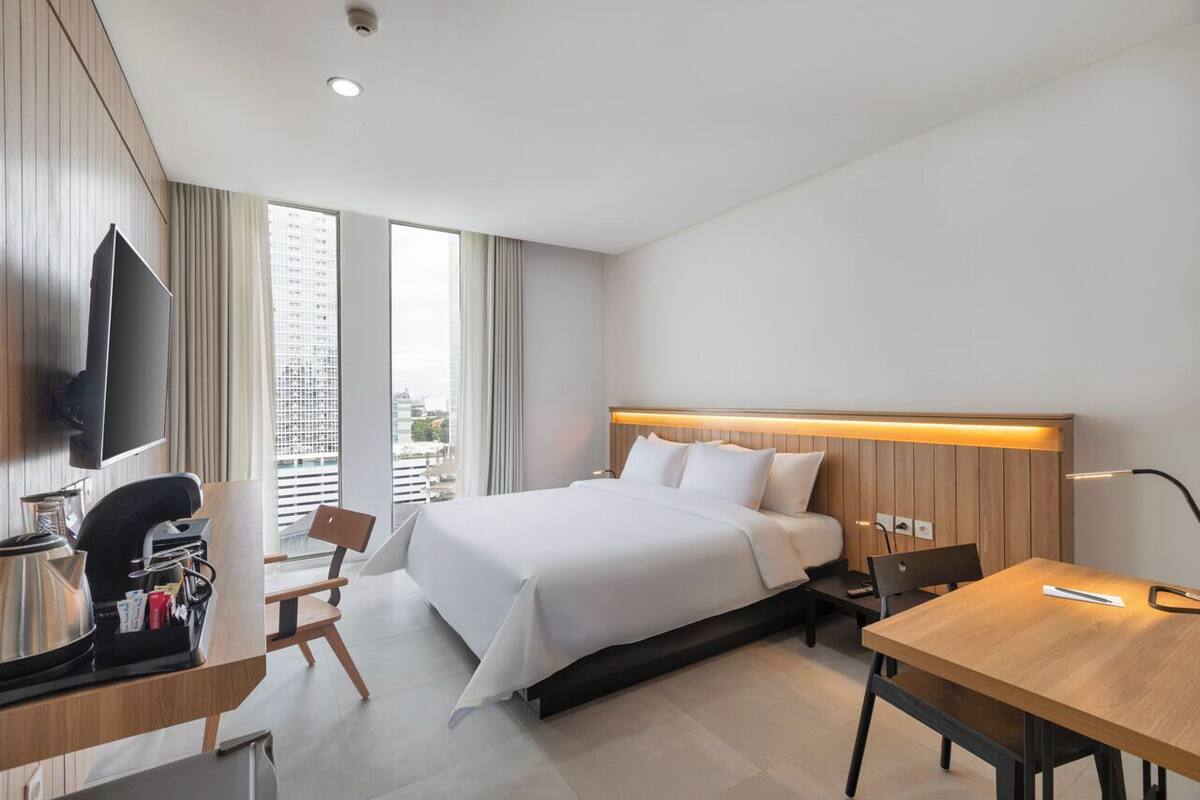 Deluxe Room | Premium bedding, iron/ironing board (on request), rollaway beds
