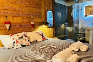 2 bedrooms, iron/ironing board