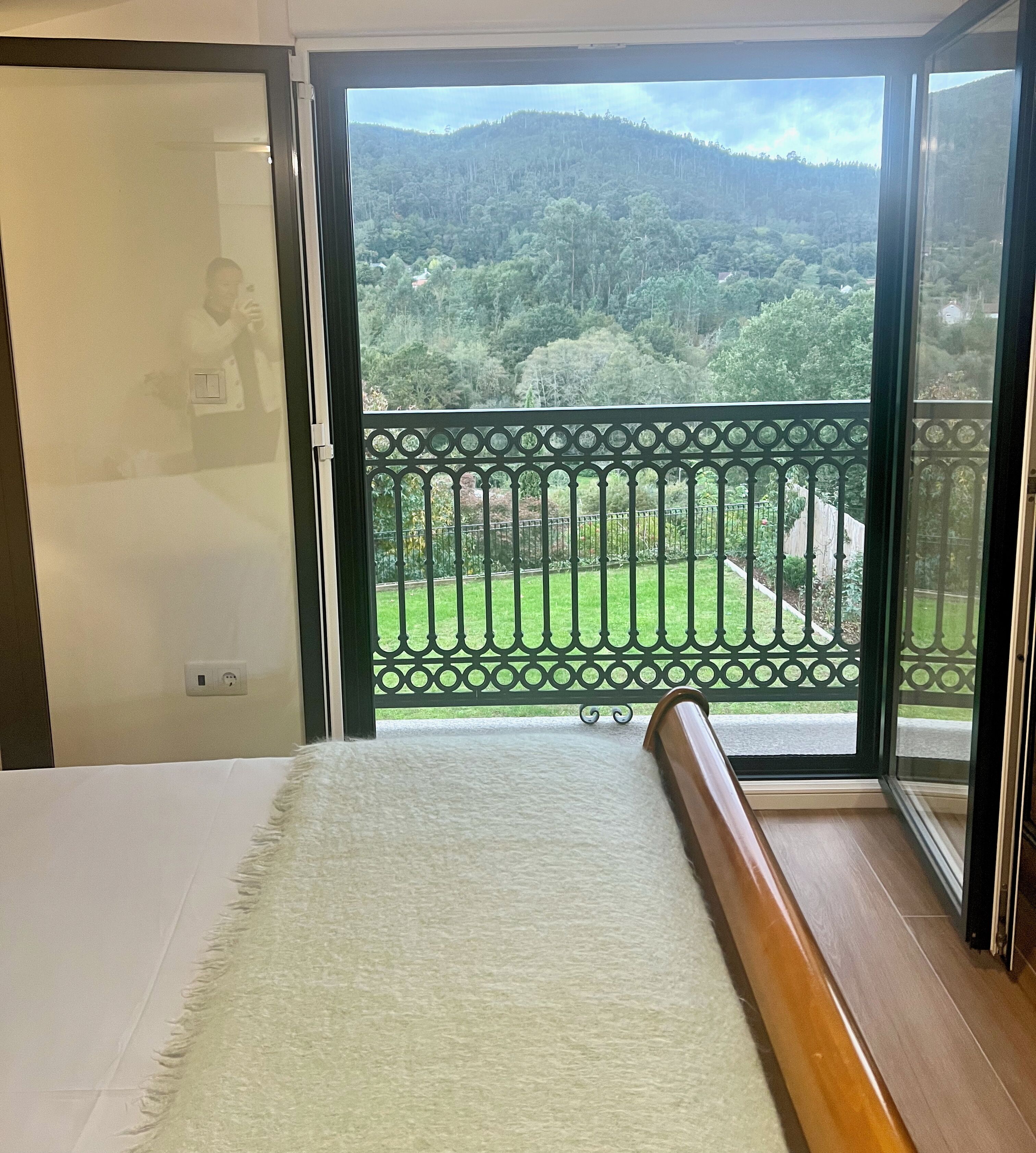 3 habitaciones, tabla de planchar con plancha, wifi y ropa de cama 