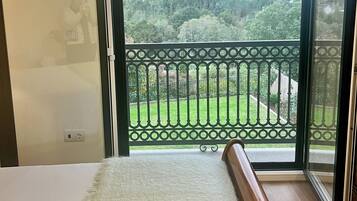 3 habitaciones, tabla de planchar con plancha, wifi y ropa de cama