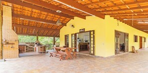 Outdoor dining - Casa aconchegante em Ubatuba com Churrasqueira (Ubatuba)