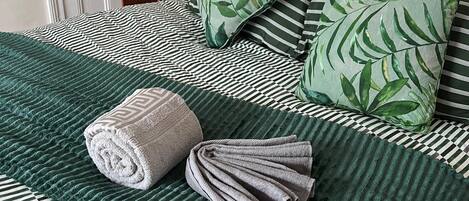 3 室のベッドルーム、アイロン / アイロン台、WiFi、ベッドシーツ