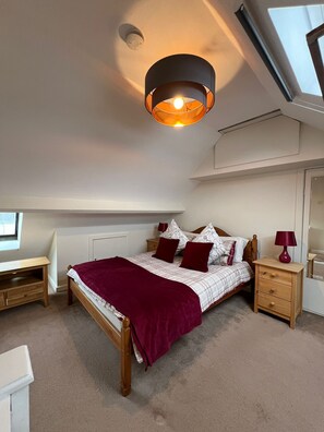 3 chambres, fer et planche à repasser, Wi-Fi, draps fournis