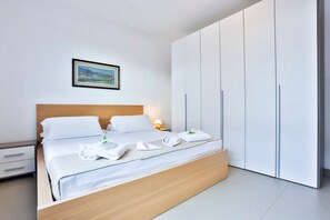 3 bedrooms, iron/ironing board