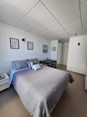 Iron/ironing board, Internet, bed sheets - Beautiful and cozy studio apartment in the heart of Isla Verde. (Carolina)