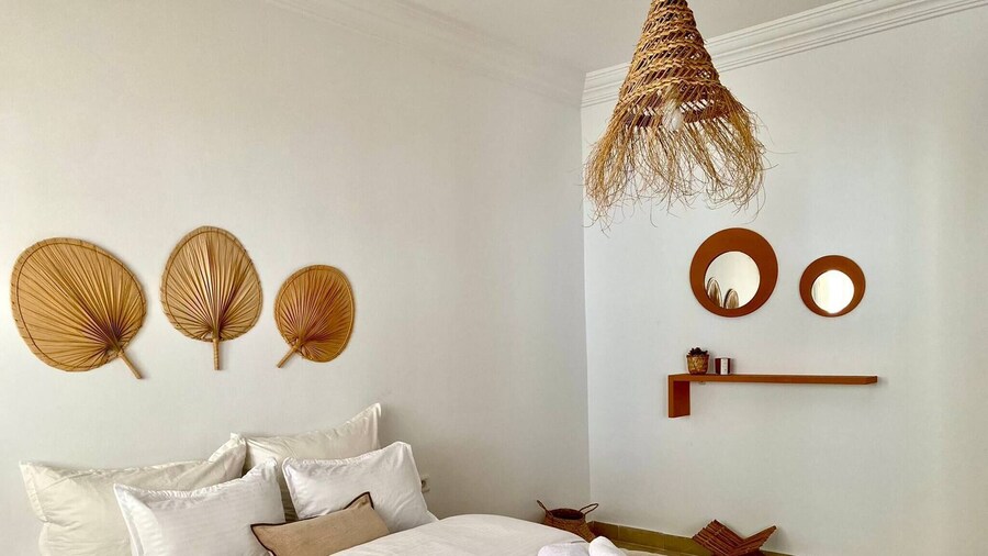 Charming Apartment With Panoramic Views in Historic Carthage