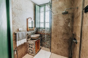 Apartamento, 2 habitaciones, fumadores, balcón | Baño