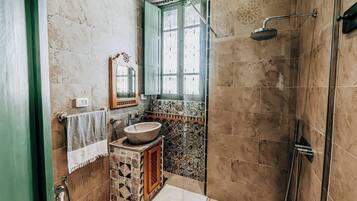 Apartamento, 2 habitaciones, fumadores, balcón | Baño