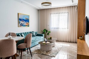 LĂ€genhet - 2 sovrum - balkong | Vardagsrum