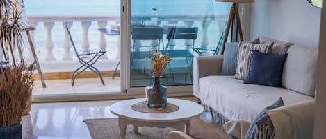 Apartment, 3 Bedrooms, Smoking | Living room