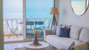 Apartment, 3 Bedrooms, Smoking | Living room