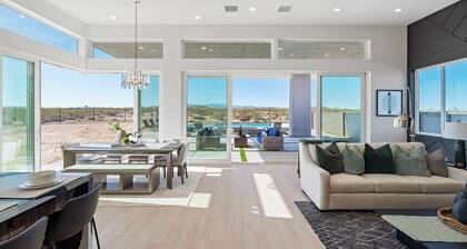 Desert Seclusion offers Pickleball, Pool, Spa, incredible stargazing