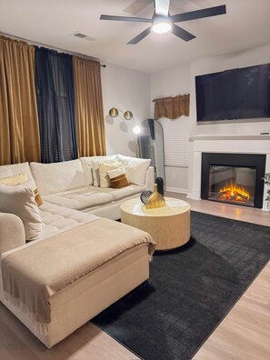 Living area - Luxury Modern Retreat w/ Sauna & Garage Gym (Union City)