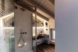 Dusche, Bidet, Shampoo