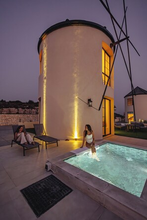 Exterior - The Windmills (Jbeil)