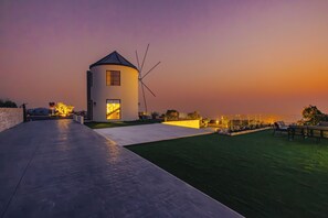 Exterior - The Windmills (Jbeil)