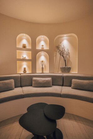 Luxury Loft, Beach View | Ruang tamu | 53 inci sebuah televisyen pintar dengan satelit 