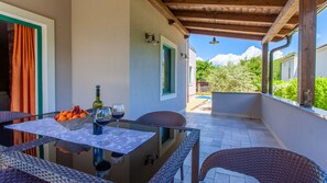 Outdoor dining - Villa Tara with heated pool by Villas Guide (Kras)