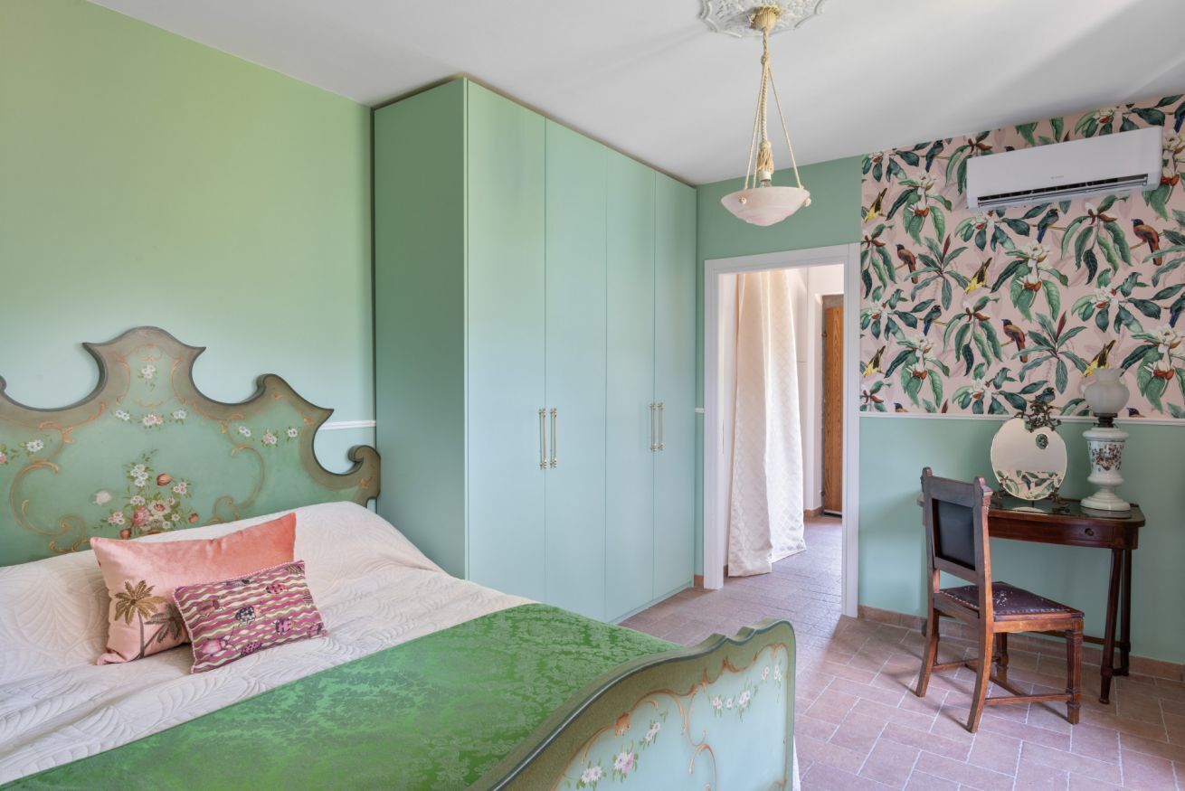 4 bedrooms, iron/ironing board