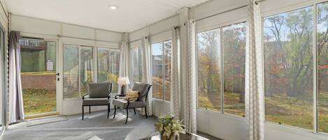 Huoneisto, useita sänkyjä, patio, näköala puutarhaan (Premiere Pointe) | Sisätilat