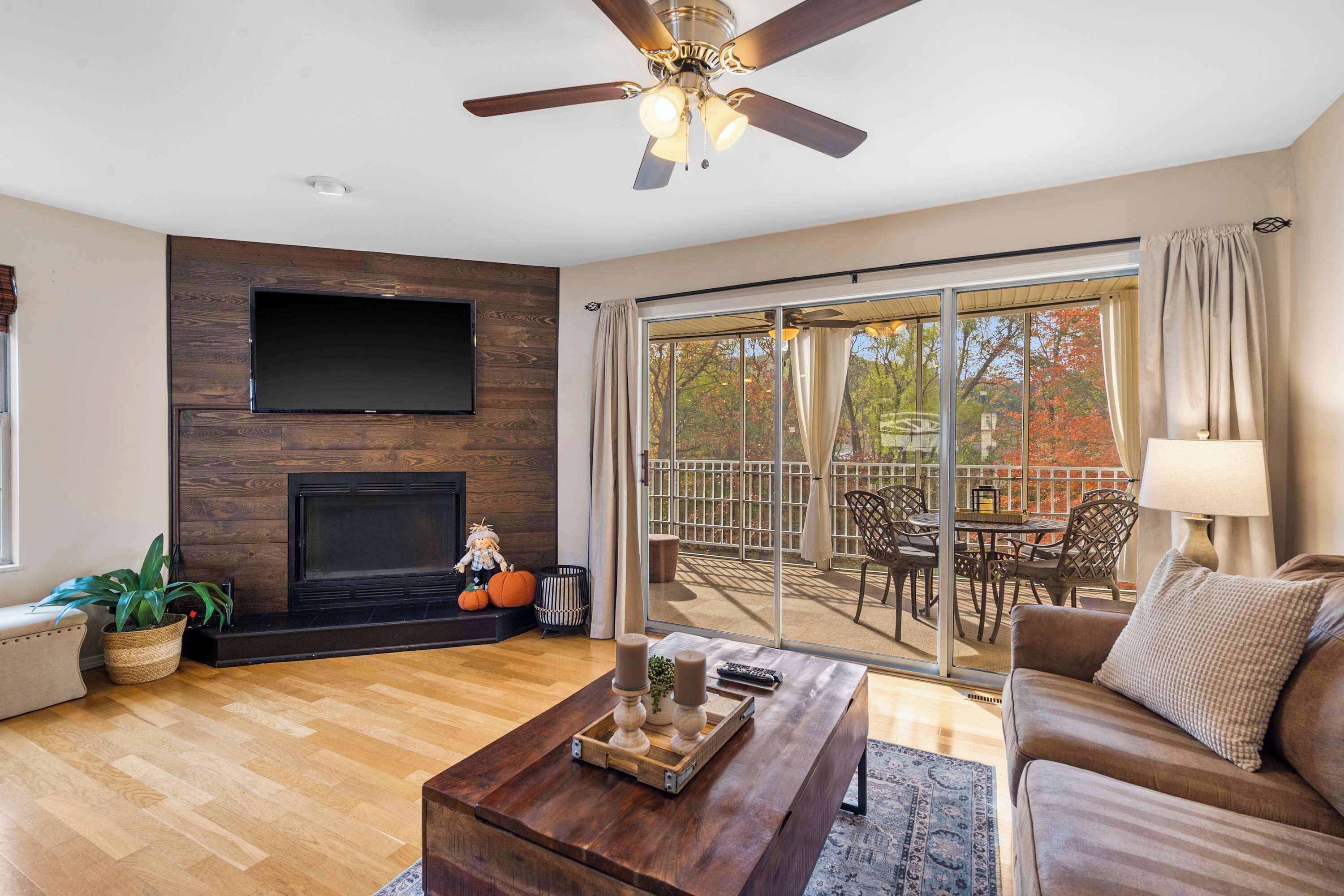 Lejlighed - flere senge - terrasse - udsigt til have (Premiere Pointe) | Opholdsområde