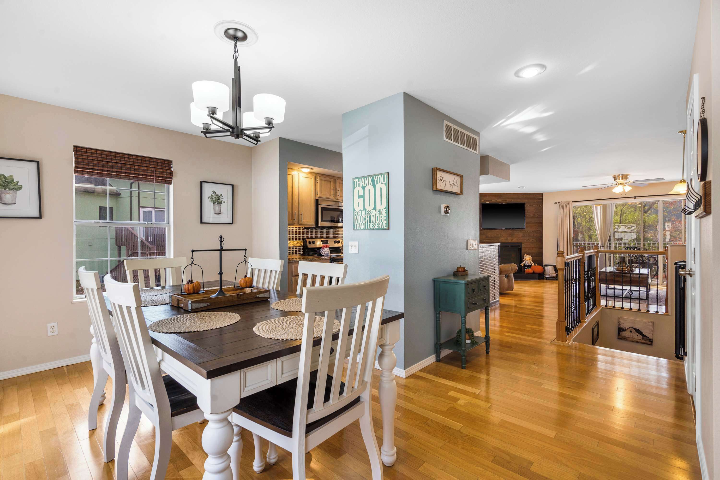 Condo, varias camas, patio, vista al jardín (Premiere Pointe) | Restaurantes