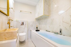 Amenidades de baño gratuitas y secadora de cabello 