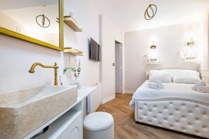 Desk, WiFi, bed sheets - Magnifique 3 chambres 3 SDE - Clim, & Jacuzzi (Paris)