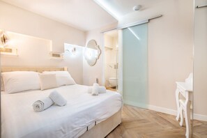 Desk, WiFi, bed sheets - Magnifique 3 chambres 3 SDE - Clim, & Jacuzzi (Paris)
