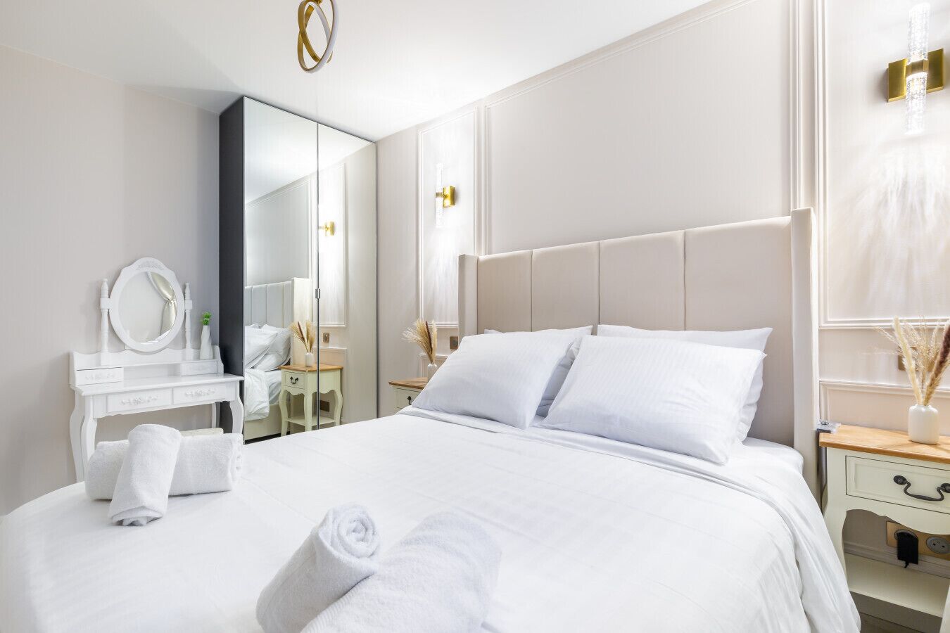 Bureau, Wi-Fi, draps fournis