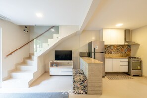 Basic Apartment | Private kitchen - Houses in Condo With Pool and Beach Access - Ishs (Camaçari)