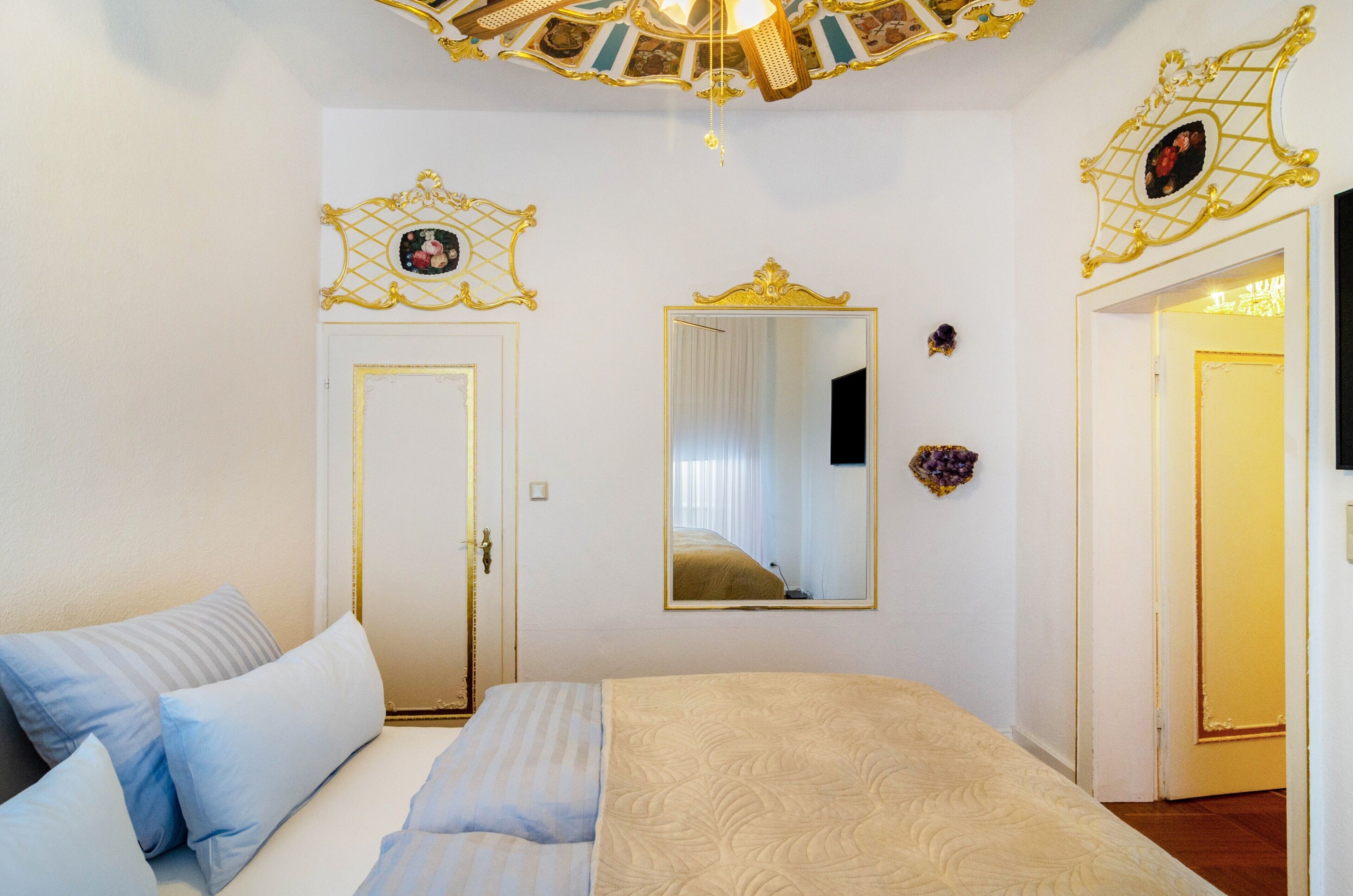 2 chambres, fer et planche à repasser, Wi-Fi, draps fournis