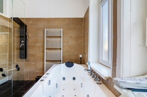 Shower, towels - Bummelallee Schlösschen Apartment 2 with Wi-Fi (Bad Harzburg)