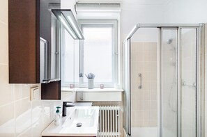 Douche, serviettes fournies