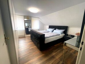 مكواة/لوح كي وواي فاي وملاءات أسرّة