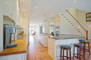 Fridge, microwave, oven, stovetop - Harbourview Retreat - Waterview Luxury Home Steps from the Inn at Bay Fortune (Rock Barra)